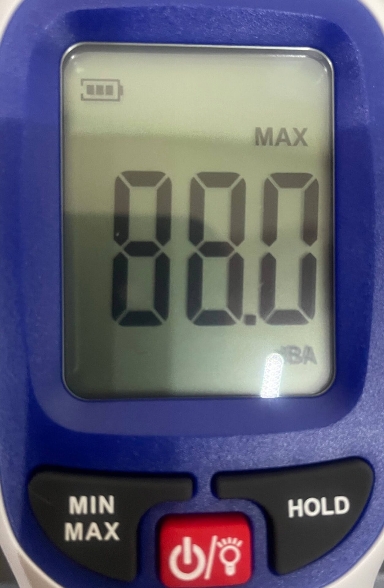 稼働中の音量計測（約88dB）